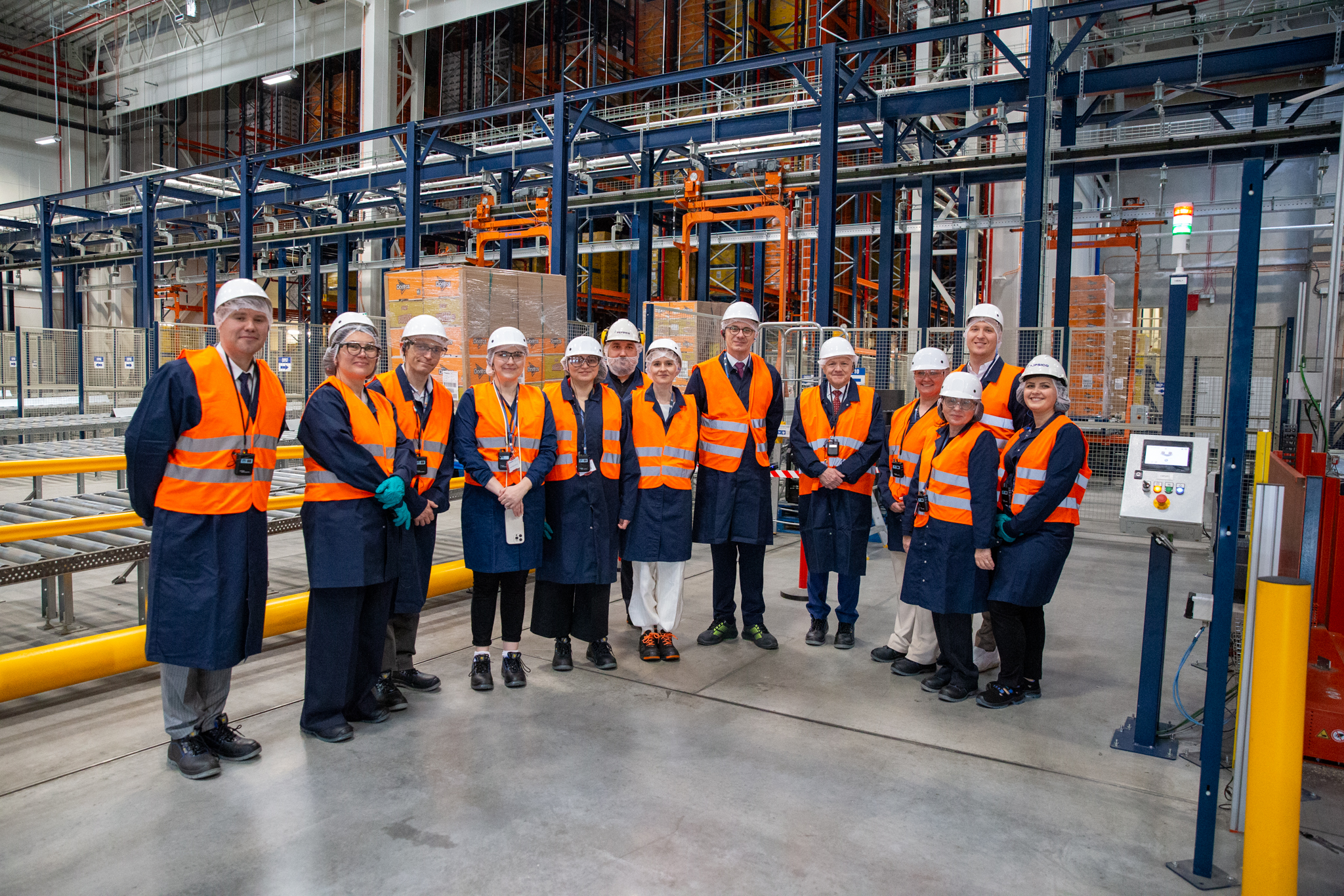 Ambasador USA w Polsce z wizytą w zakładzie produkcyjnym PepsiCo w Świętem